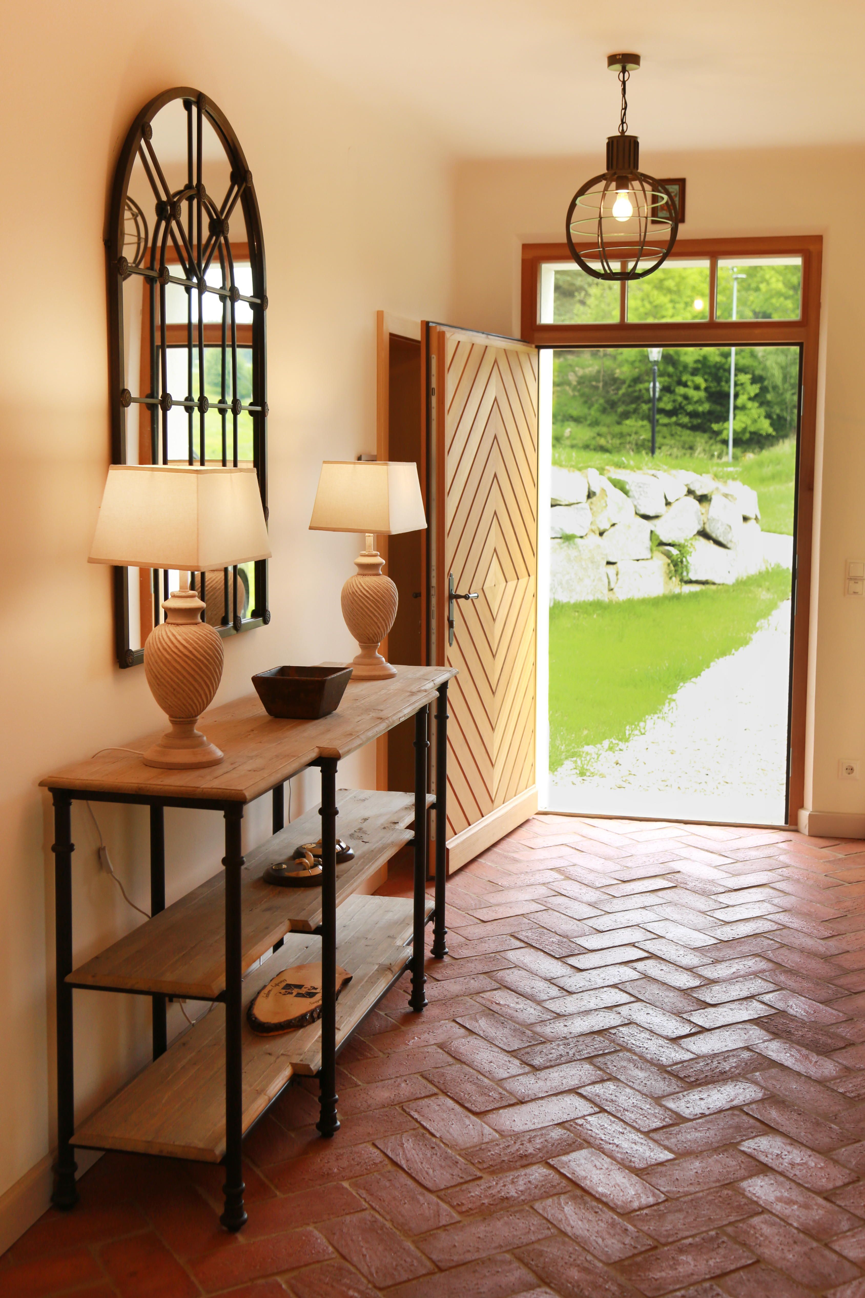 Eingang mit Blick in den Garten
