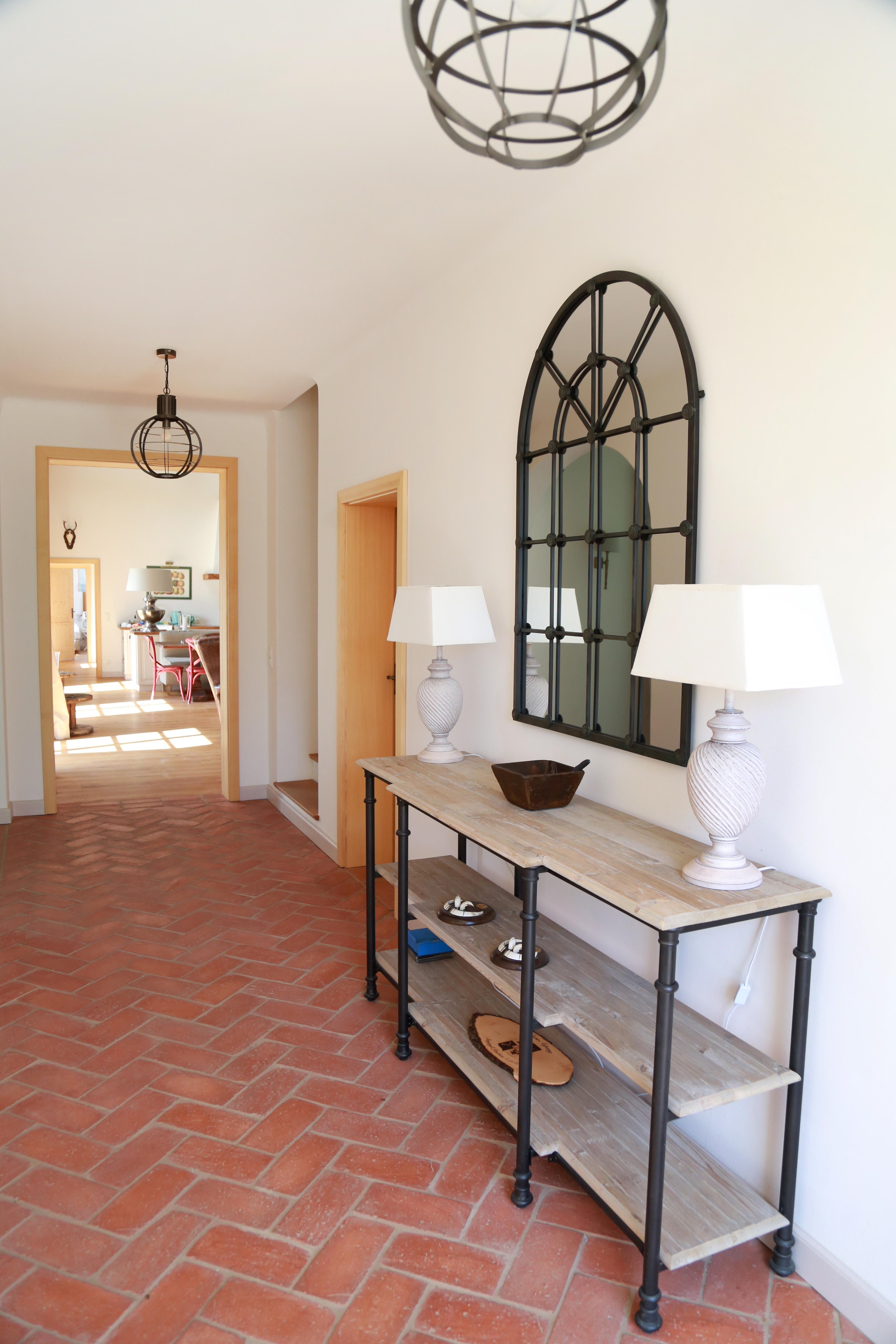 Eingang mit Blick ins Haus 