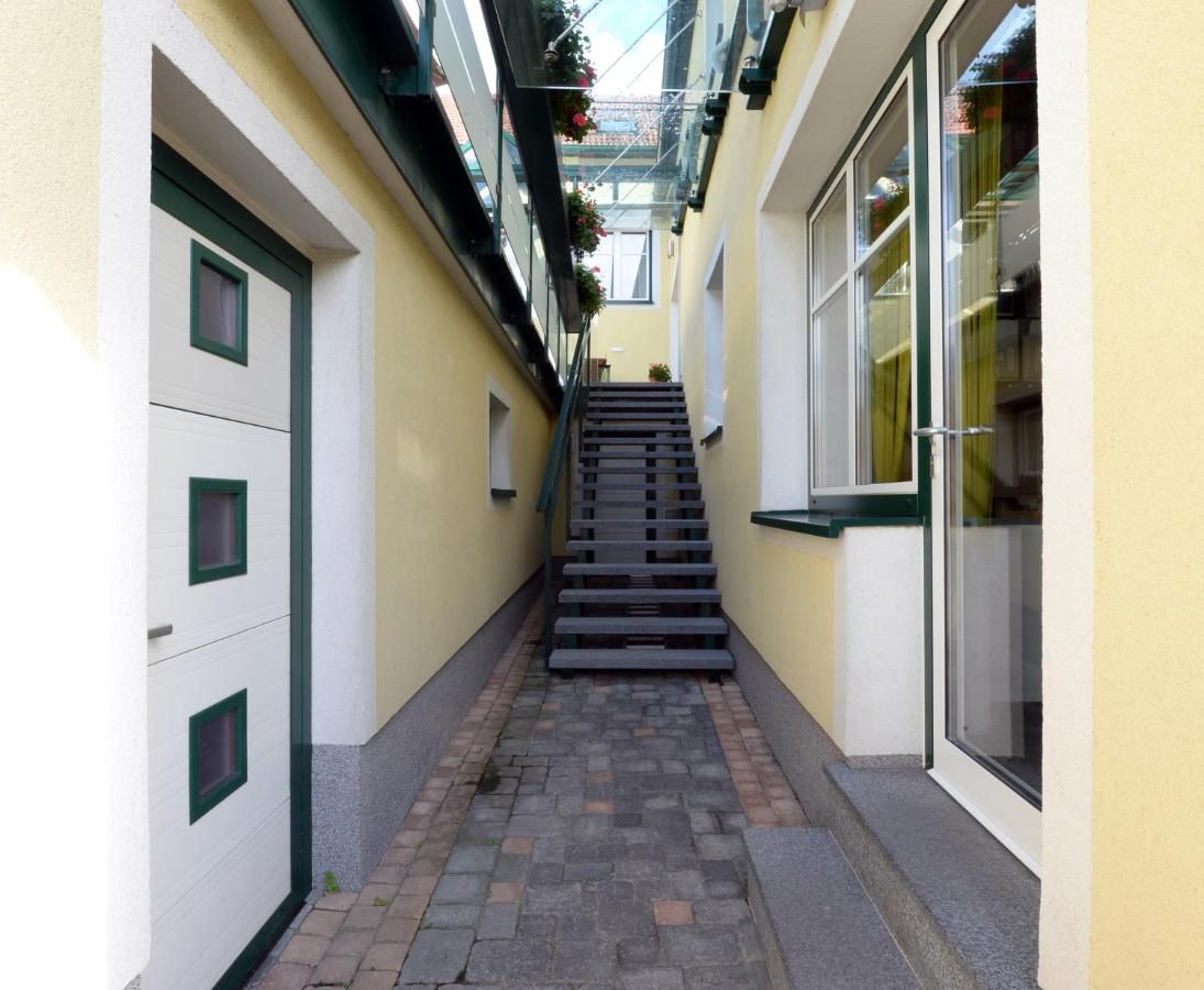 Aufgang App. und Fewo