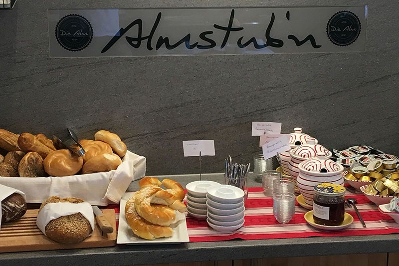 Frühstücksbuffet auf der Alm