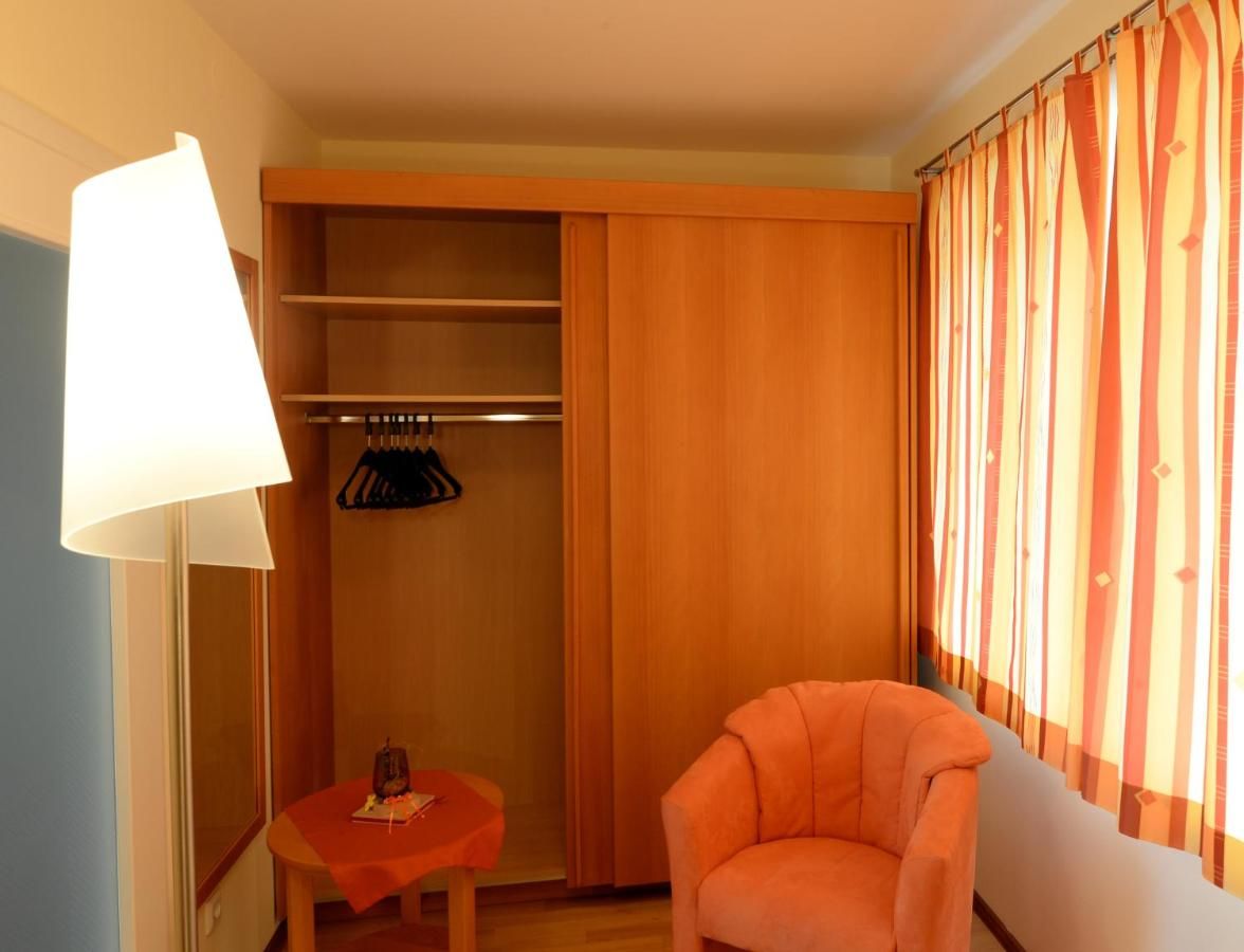 Appartement zweites Zimmer - Schrank